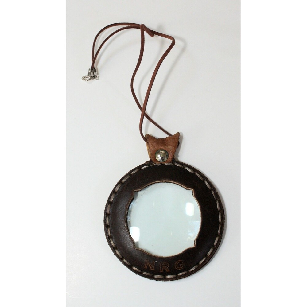 VTG Unusual Large NRG Magnifying Glass Pendant Necklace Tooled Leather Frame 18"